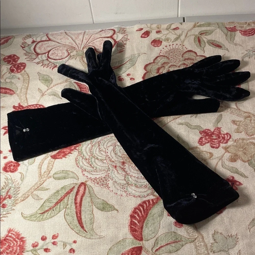 Vintage Carolina Amato 14” Black Velvet Long Stretchy Gloves Rhinestone Detail